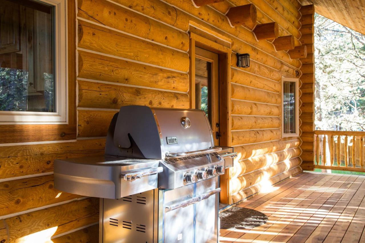 Lumberjack Lodge By Kabino Hot Tub Fire Pit Satellite Wifi Grill Large Porch Island Park Exterior foto