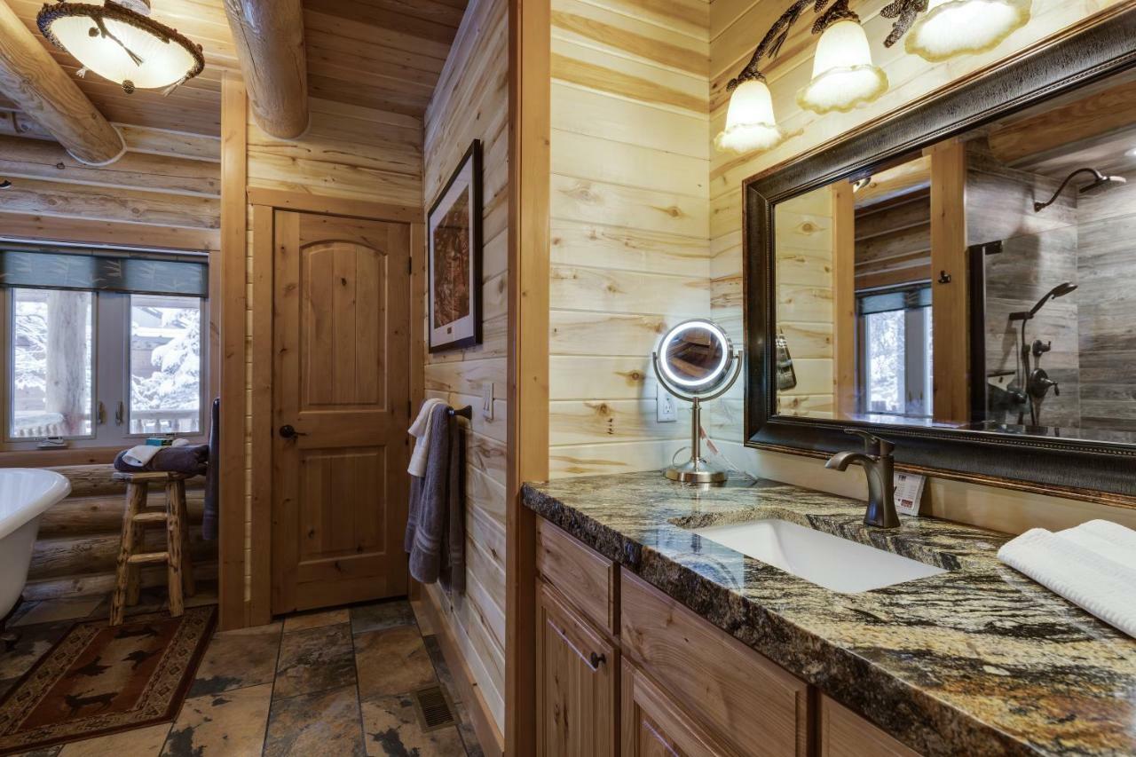 Lumberjack Lodge By Kabino Hot Tub Fire Pit Satellite Wifi Grill Large Porch Island Park Exterior foto